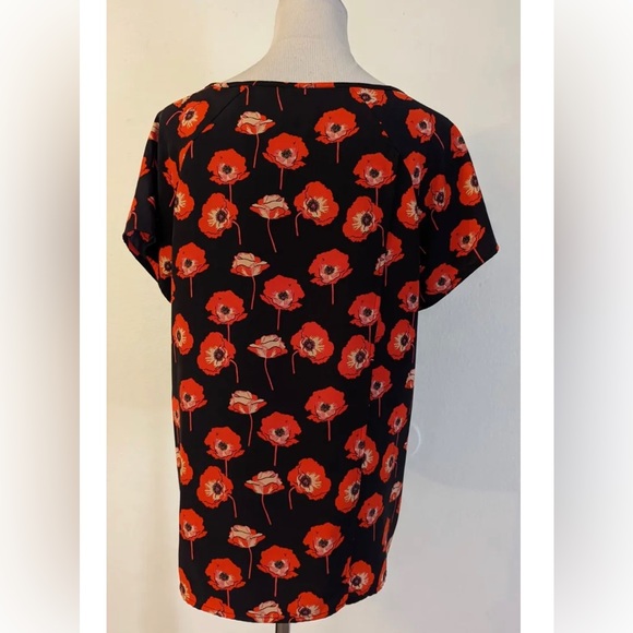 Cabi orange & black poppy blouse with split in the back. Darling! - Picture 2 of 3